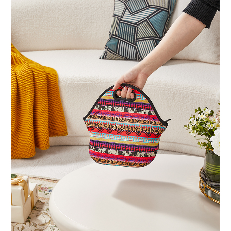 Neoprene lunch bag: a new choice for protecting food