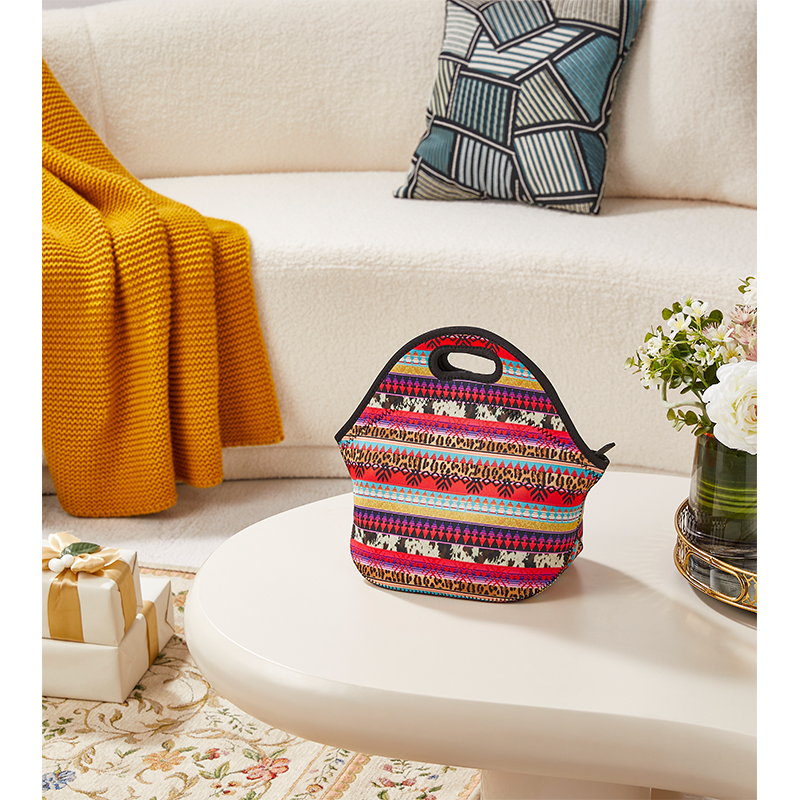 How did the neoprene lunch bag become a must-have for urban diners?